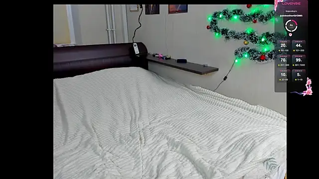 JulieTaylors online show from February 18, 9:47 pm