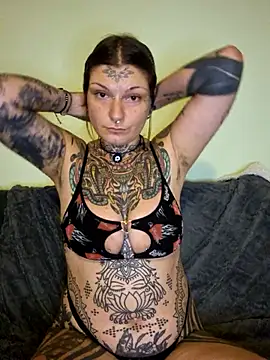 lizzardqueeen online show from November 18, 10:11 pm