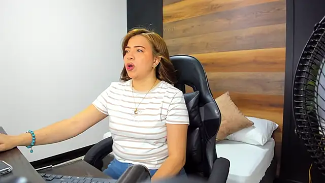 alma fenix online show from September 20, 6:50 pm