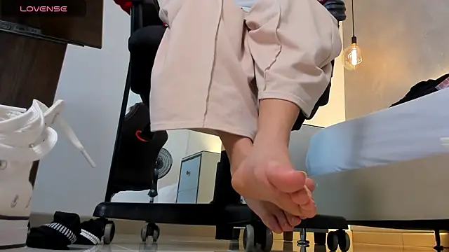 alma fenix online show from November 19, 1:11 pm