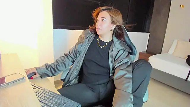 alma fenix online show from October 13, 12:30 pm