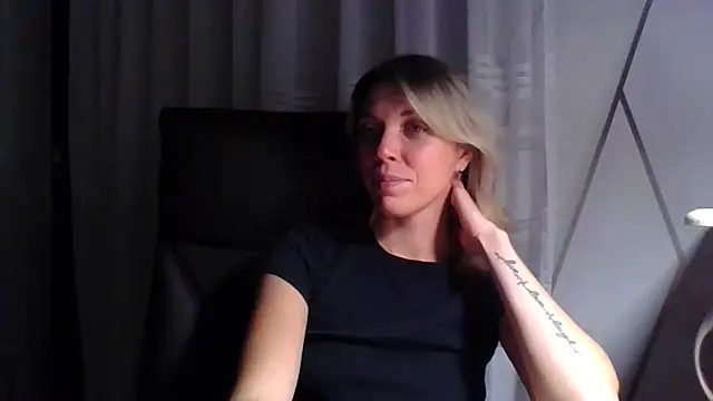 VelvetLove287 online show from November 15, 3:02 pm