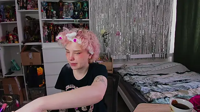 School Love online show from March 27, 7:32 am