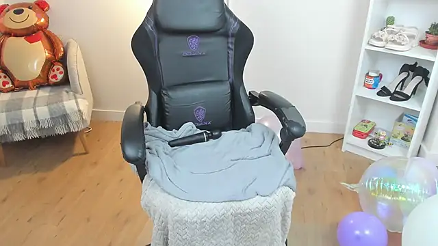  BellaEvans  online show from September 25, 7:40 am