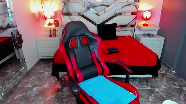 KateTompson  online show from October 31, 2:32 pm