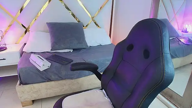 Emelie Ch1 online show from April 14, 3:06 am