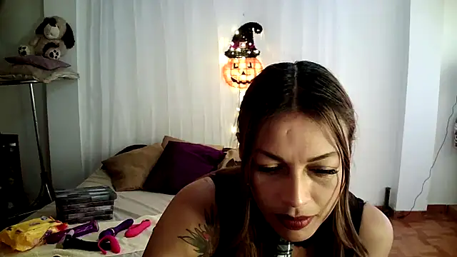 Hanna Charming online show from October 8, 6:45 pm