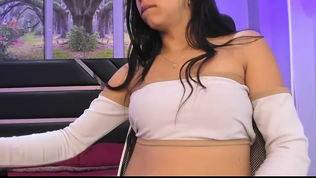 KimberlyVillaLobos online show from September 25, 1:10 pm