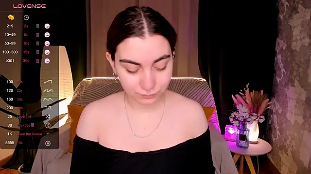 hannacheekss  online show from March 7, 2:18 am