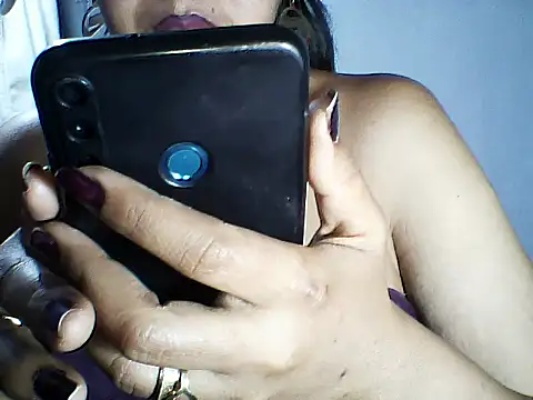 layanah12 online show from November 17, 6:52 pm