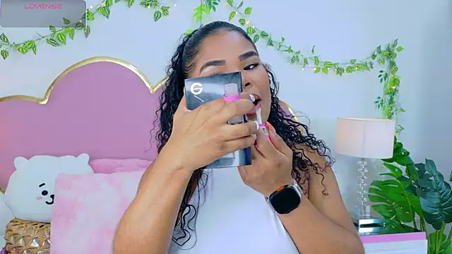 NahiaraReina online show from October 25, 1:19 pm