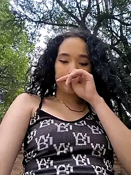 sweet outdoor charm online show from October 8, 7:40 pm