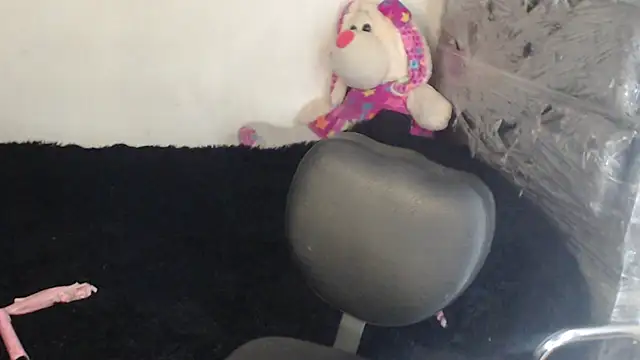 skinny sweet2411 online show from December 3, 4:15 am