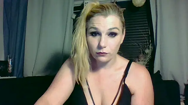 DevilsAngel13 online show from September 20, 8:29 pm