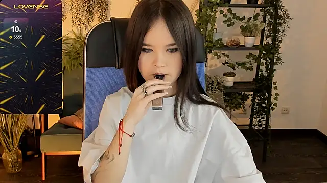 Elainebeness online show from December 13, 7:53 pm