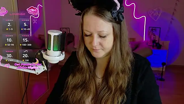 LizzyShine online show from December 5, 5:25 pm