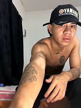 logannth online show from November 18, 4:02 am