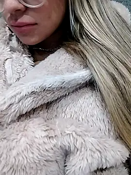 fofinhaa12 online show from October 9, 10:41 am