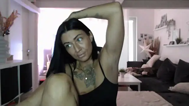 IntiMia online show from December 15, 8:08 am