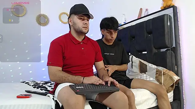 VALERIO AND DORIAN online show from February 13, 2:13 am