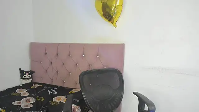 nicol jone1 online show from April 11, 6:30 am