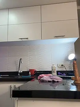 nicollefiorett online show from March 27, 1:07 am