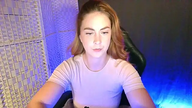 KayleyxEmily online show from March 7, 9:00 pm