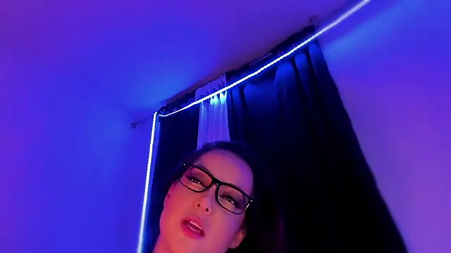 isabelithaa online show from September 10, 4:56 am