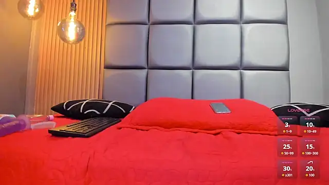 HOTTY RED  online show from November 28, 6:55 pm