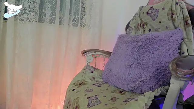 AlexaFoxy18 online show from October 15, 6:05 am