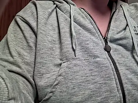 Evasapples online show from February 8, 7:50 pm