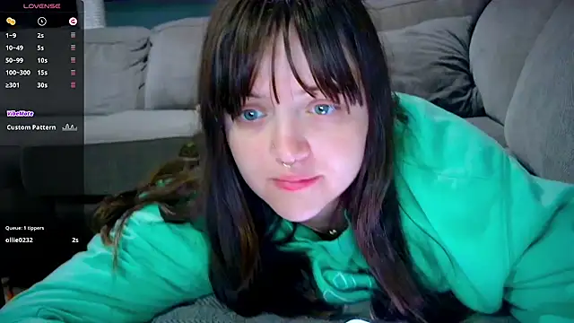 princess emily4723 online show from April 20, 1:36 pm