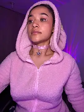 Crystal Dluna online show from October 14, 6:10 pm