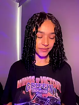 Crystal Dluna online show from September 23, 9:35 pm