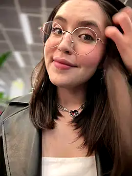 Snapshot of meow_girl chatting on October 20, 11:13 am meow girl online show from October 20, 11:13 am
