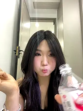 xyebobs online show from December 2, 2:08 pm