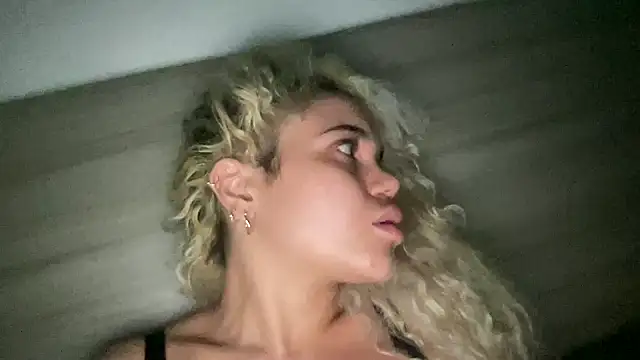 brithneysquirt online show from February 9, 8:49 am