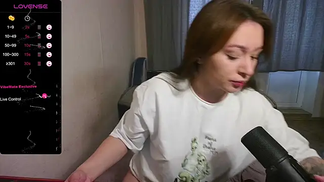 Snapshot of Chloe_strip chatting on September 30, 2:28 am Chloe strip online show from September 30, 2:28 am
