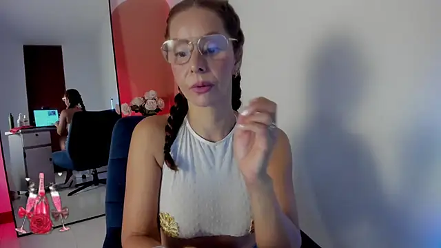 AvaCollinss online show from March 4, 1:50 pm