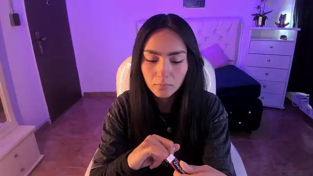 Amy Kiitty  online show from November 26, 1:01 pm