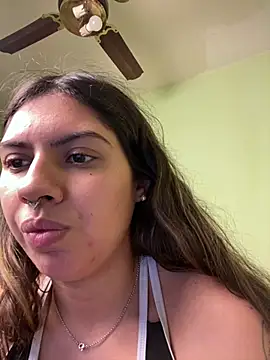 Argentiiniita online show from April 10, 11:00 pm