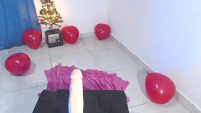 April sexycurvi online show from December 15, 8:19 am