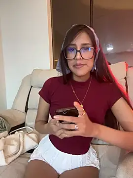 AleFantasy0001 online show from May 23, 1:37 am