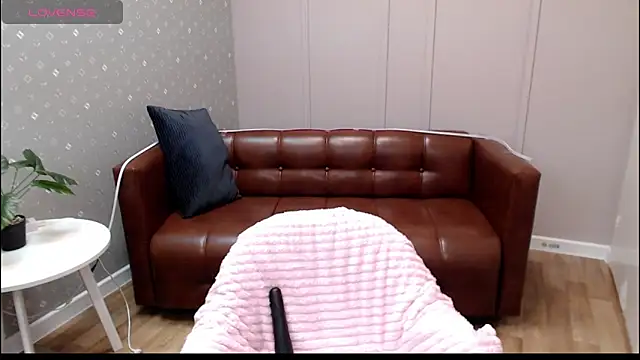 Cutie Erikaa1 online show from December 17, 2:27 am