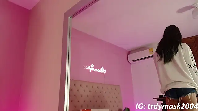 alice sofia online show from April 12, 2:20 pm