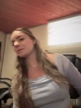 imlindapink online show from October 23, 5:41 pm