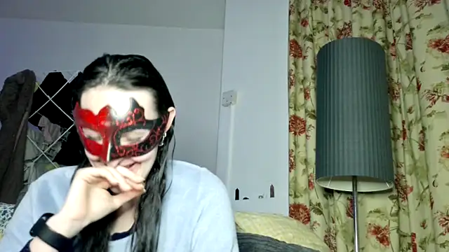 LexiSnowUK online show from December 5, 7:59 pm