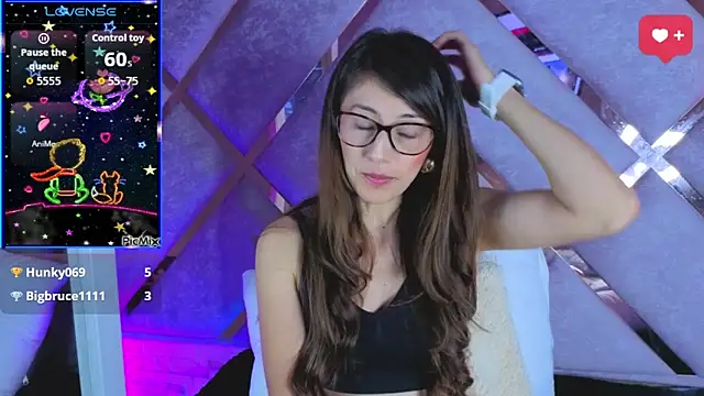  jade white  online show from March 3, 3:07 pm