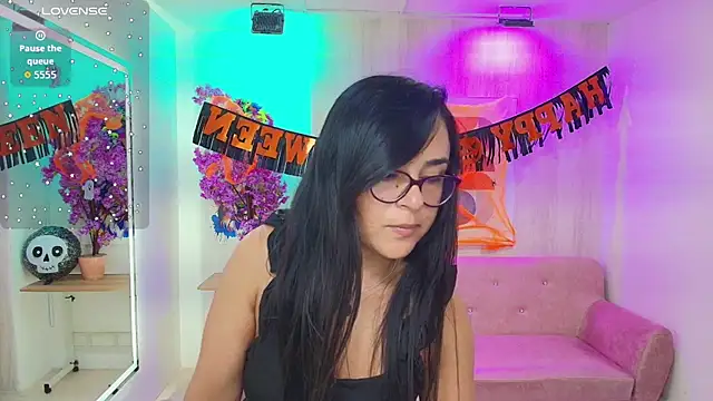 Tiara rr online show from November 3, 7:40 pm