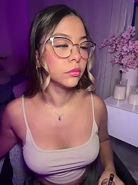 tuckersabrina online show from October 3, 11:26 am